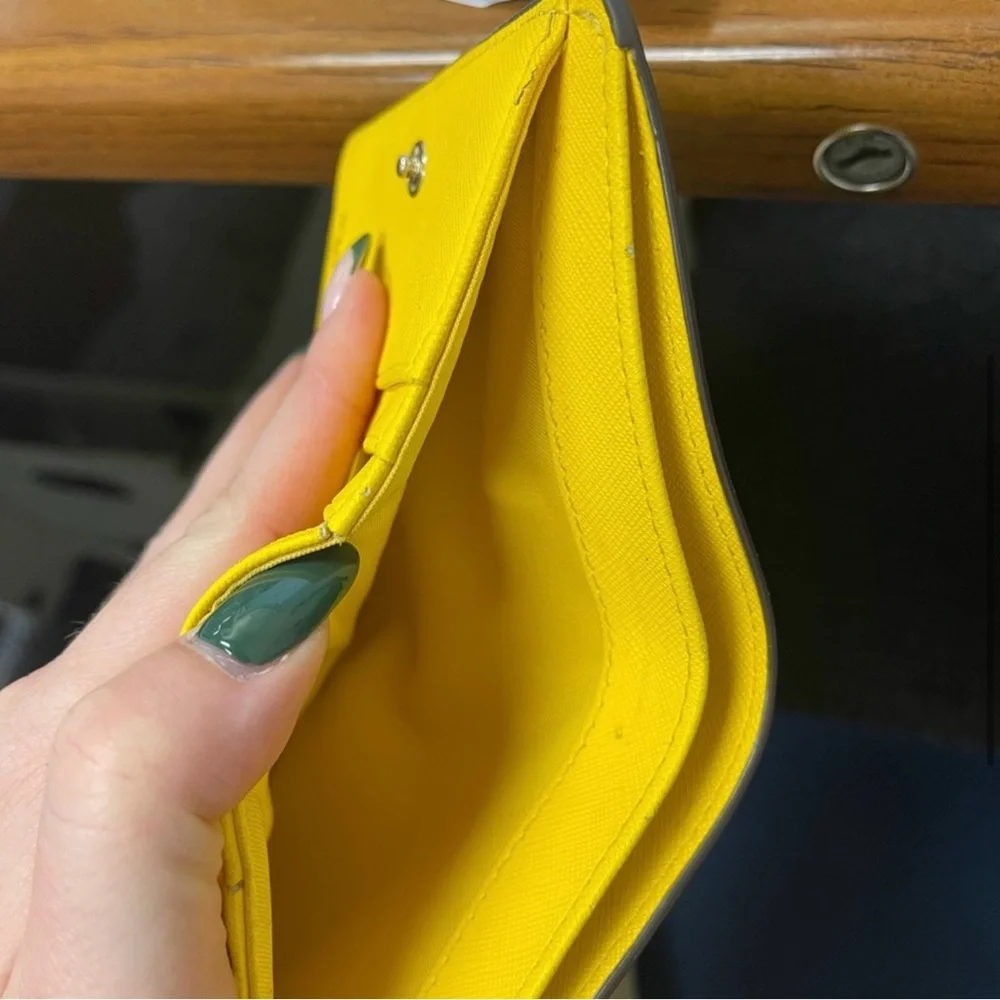 TORY BURCH Robinson Mini Wallet - Lemon Drop - Picture 2 of 8